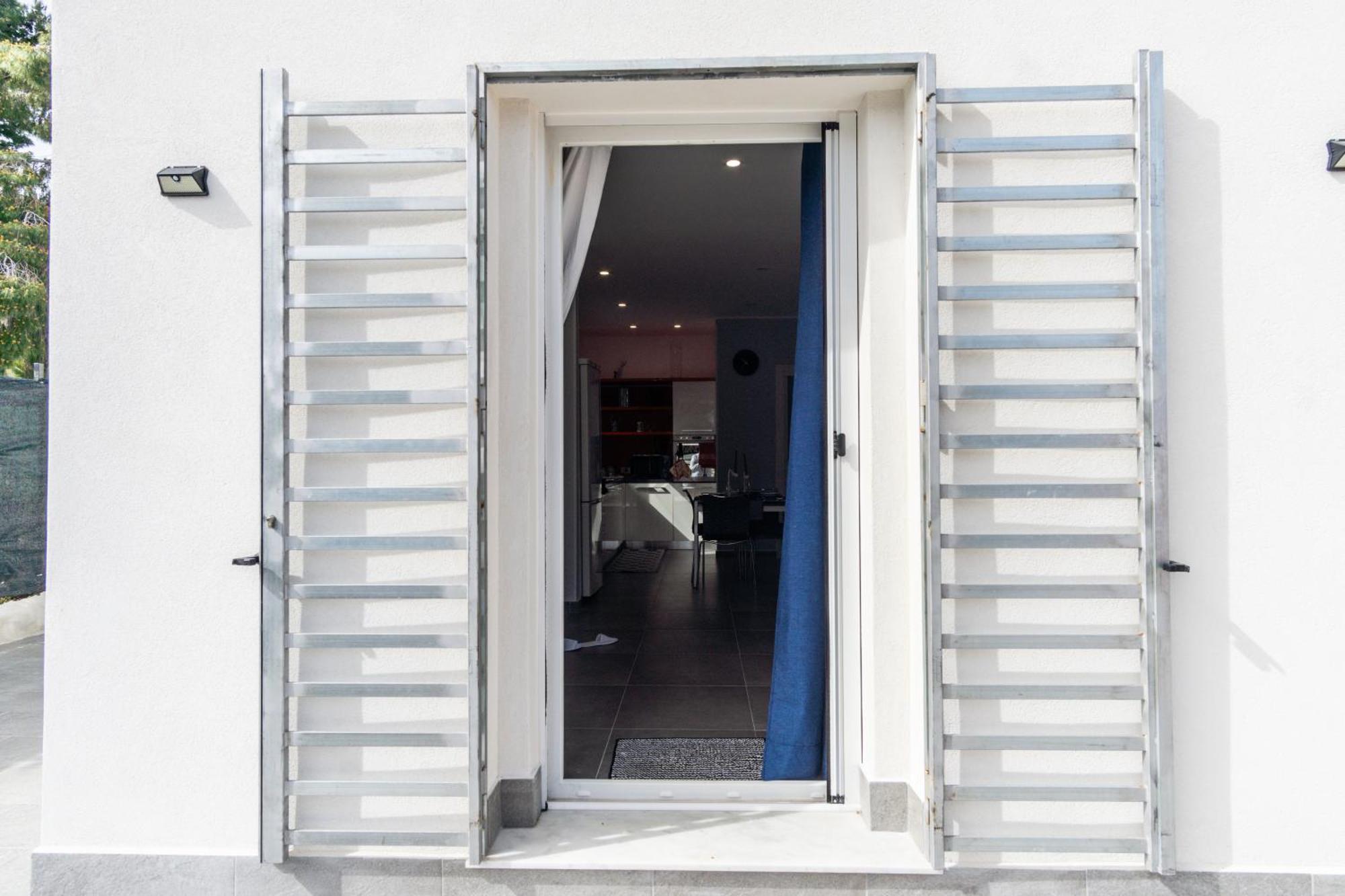 קאריני Nika Nika Holiday House מראה חיצוני תמונה